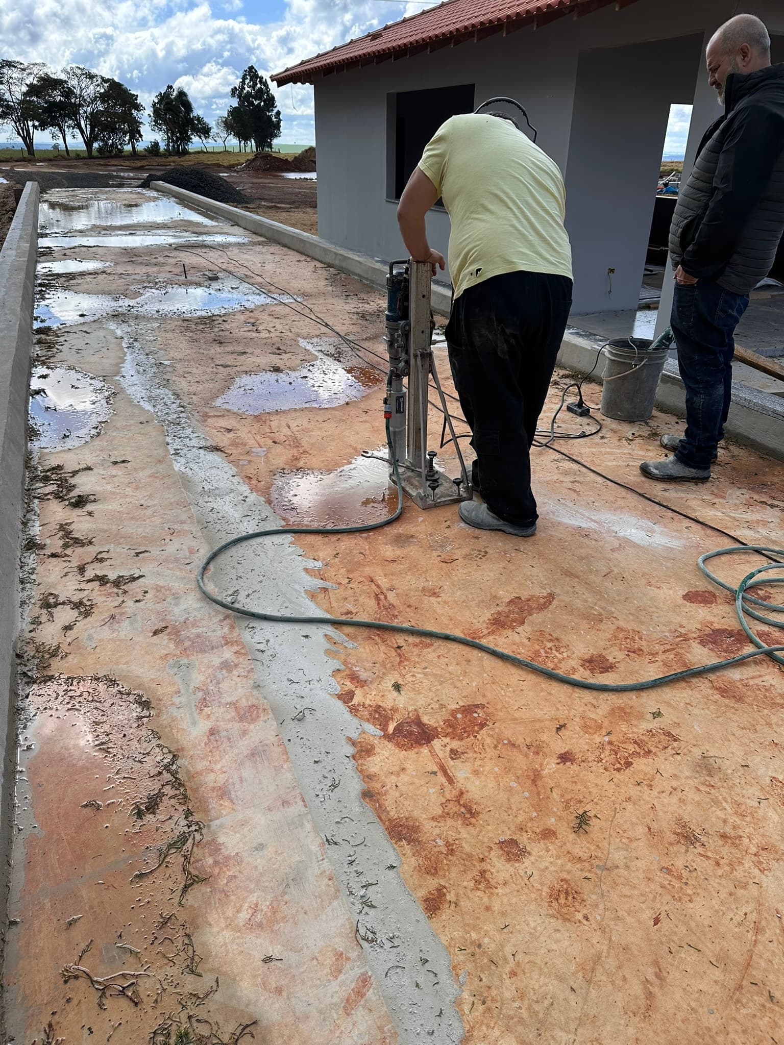 Controle técnico de qualidade do concreto em obra acompanhada pela Arkenz
